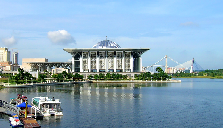 religious places to visit in malaysia,malaysia,must visit religious places,malacca straits mosque in malacca island,batu caves temple in kuala lumpur,iron mosque in putrajaya,kek lok si temple in penang,shri mahamariamman temple in kuala lumpur,jamek mosque in kuala lumpur