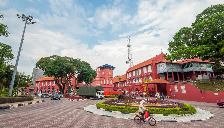 malaysia,places to visit in malaysia,tourist attraction in malaysia,petronas twin towers,langkawi cable car ride,menara kuala lumpur tower,sunway lagoon theme park,tunku abdul rahman national park,melaka historic city