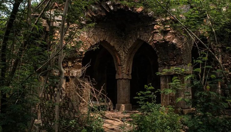 8 Most Haunted Places To Visit in Delhi