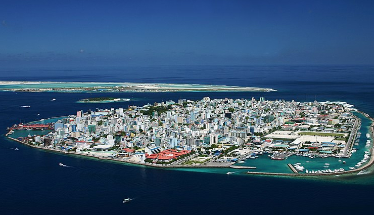 maldives,islands to visit in maldives,ari atoll,vaadhoo,baa atoll,male,thoddoo island,adu atoll