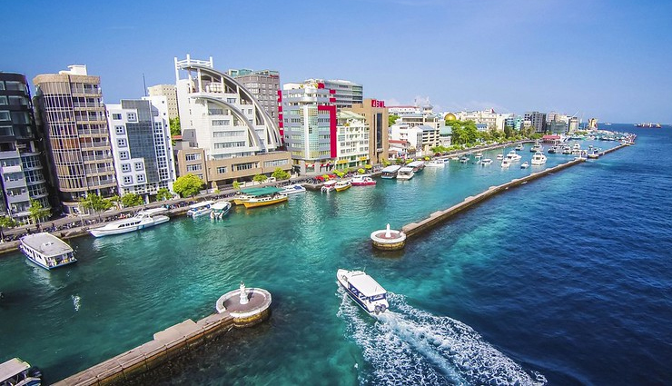 maldives,tourist places,must-visit,travel destinations,maldives attractions,maldives islands,maldives beaches,maldives resorts,maldives vacation,maldives travel guide