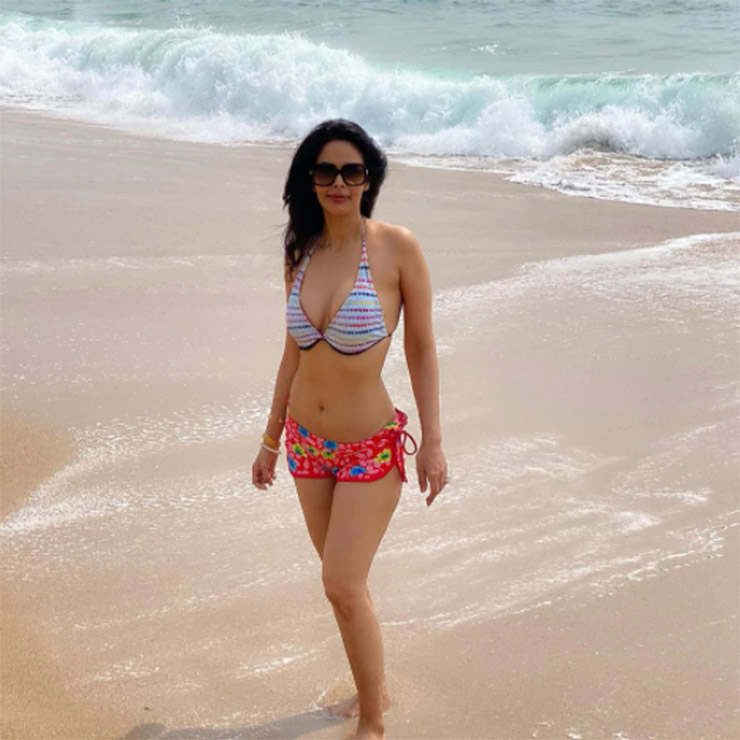 mallika sherawat,mallika sherawat bikini photos,mallika sherawat viral photos,entertainment,bollywood news