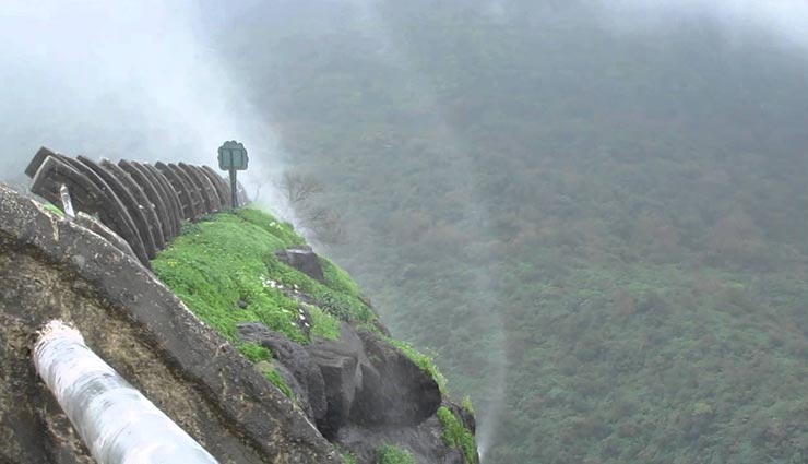 सावन का मजा ले दोस्तों के साथ, घूमने के लिए जाए इन जगहों पर