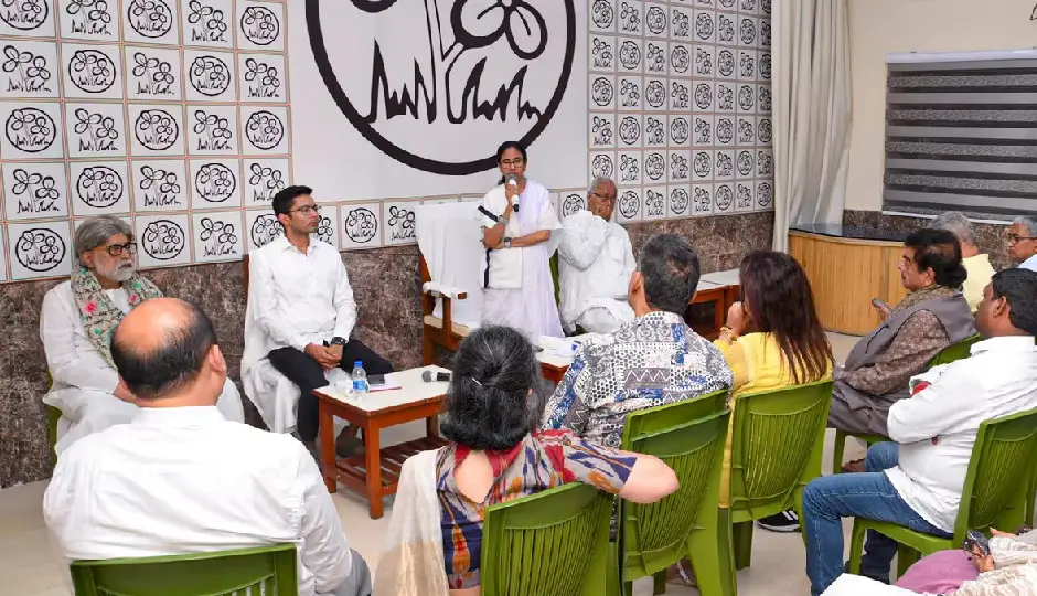 पश्चिम बंगाल की राजनीति में हलचल तेज, TMC के भीतर असंतोष गहराया; महिला सांसदों की नाराजगी से बढ़ी मुश्किलें