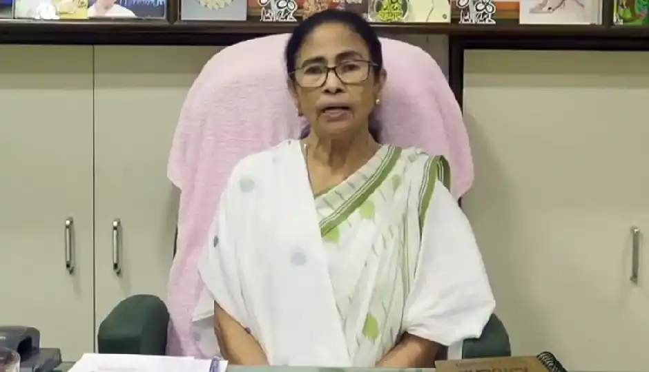ममता बनर्जी की TMC में बगावत की आहट, 18 लोकसभा सांसदों के BJP में जाने की चर्चा तेज