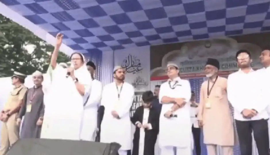 ‘गंदा धर्म...’ ममता बनर्जी के खिलाफ पुलिस में शिकायत दर्ज, मुस्लिम मंच पर सनातन धर्म पर आपत्तिजनक टिप्पणी के गंभीर आरोप