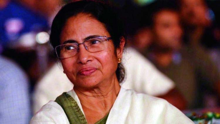 नए साल में किसानों को लुभाने के लिए ममता का न्यू ईयर गिफ्ट, फसल बीमा का प्रीमियम भरेगी सरकार