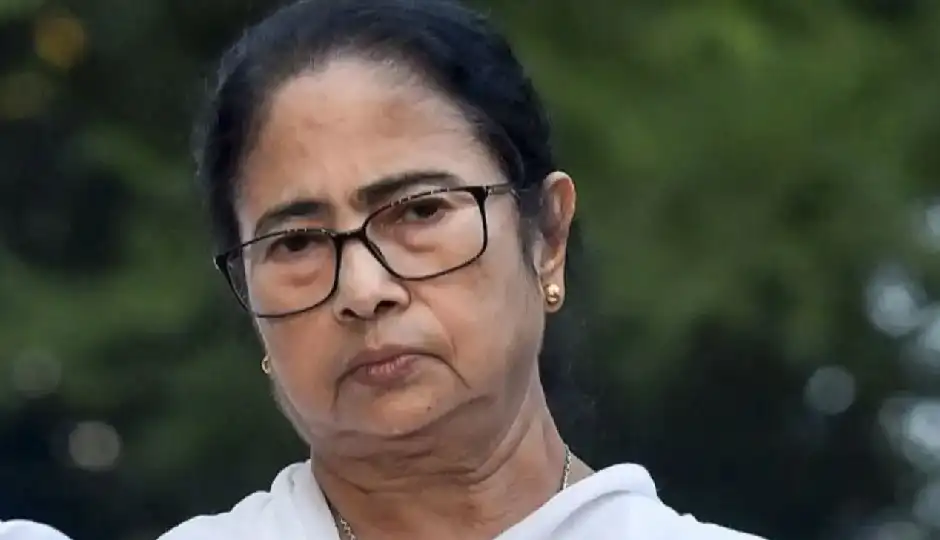 बंगाल में बदले राजनीतिक समीकरण, TMC छोड़ कांग्रेस में शामिल हुए कई नेता