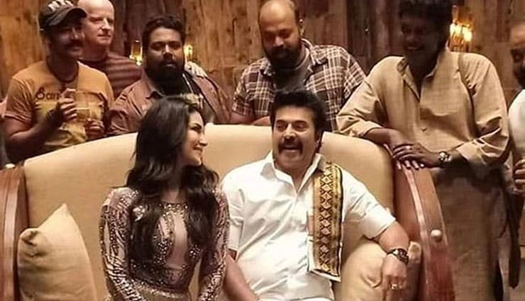 ममूटी के साथ सनी लियोनी, तस्वीर हुई वायरल, भद्दे कमेंट्स की भरमार