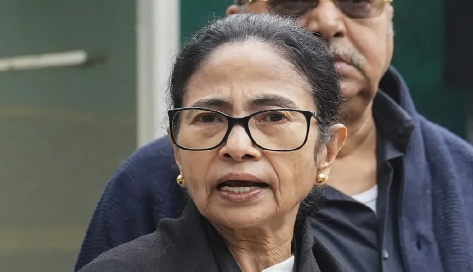 'इतना घमंडी और झूठा चुनाव आयोग नहीं देखा', दिल्ली में CEC ज्ञानेश कुमार से मुलाकात के बाद ममता बनर्जी का तीखा बयान