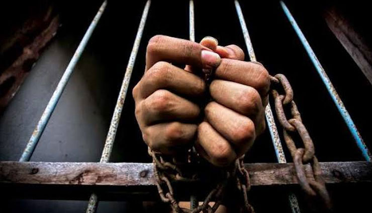 csmt washroom caretaker arrested,csmt washroom caretaker,mumbai,news