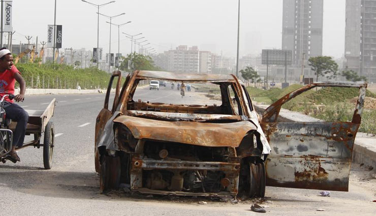 rajasthan man charred to death,rajasthan,passersby kept recording the incident,news