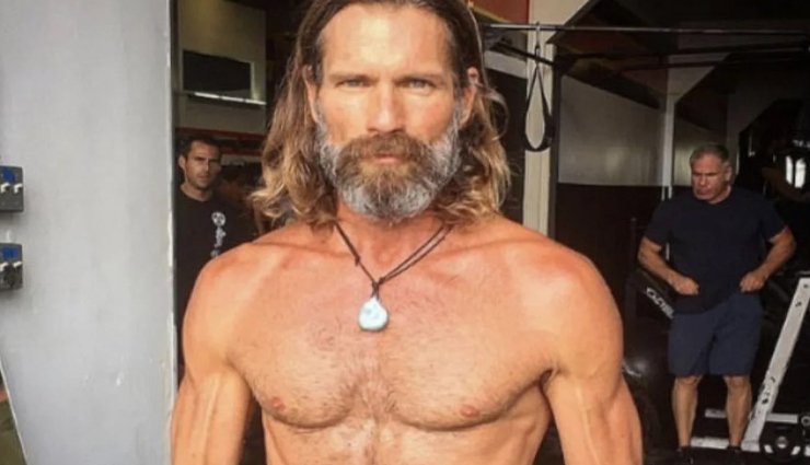 बॉडी को मेंटेन करने के लिए 17 साल से अपना ही यूरिन पी रहा है ये फेमस मॉडल