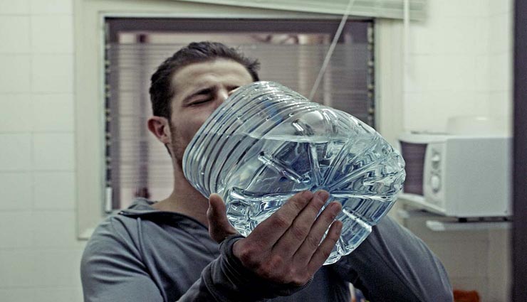 पानी पीना भी बन सकता है बड़ी समस्या, जानें इससे जुड़ी परेशानियों के बारे में