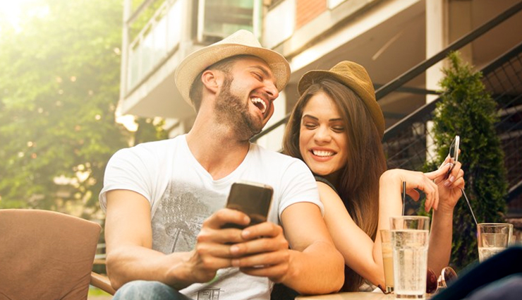 Reasons Why a Man is Texting You Even If He is Not Interested