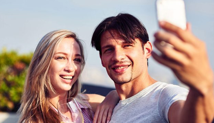 signs man likes you,relationship tips,couple tips