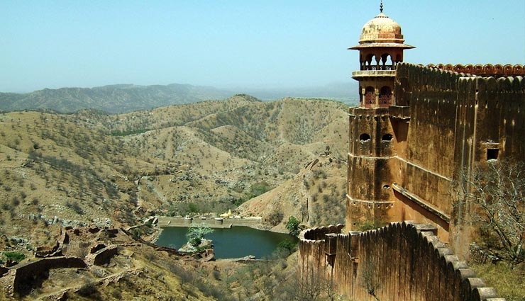 places have millions of treasure hidden in them,hidden treasure of india