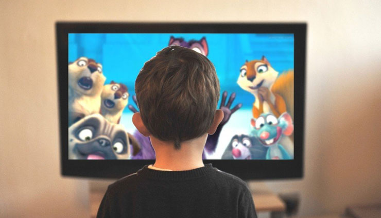 अगर बच्चे देखते है ज्यादा टीवी तो इस तरह करे उसको मैनेज, नहीं तो आगे आती है परेशानी child,tips to manage tv hours of child,child care tips