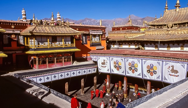 manali,places to visit in manali,museum of himachal culture and folk art,tibetan monasteries,club house,vashisht hot water springs,nehru kund