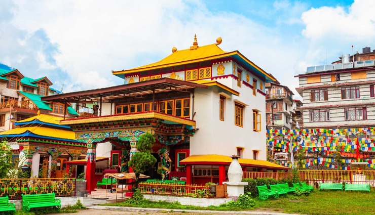 manali hill station,top tourist attractions in manali,best places to visit in manali,manali sightseeing guide,things to do in manali,famous landmarks in manali,rohtang pass,solang valley,hadimba temple,manu temple,vashisht hot springs,beas river,adventure activities in manali,skiing in manali,trekking in manali,camping in manali,manali weather,travel tips for visiting manali