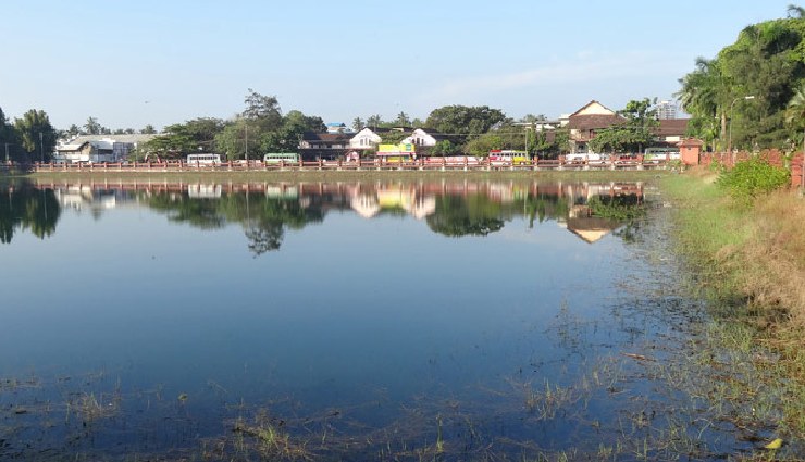 beautiful lakes kerala,vembanad lake,ashtamudi lake,pookode lake,sasthamkotta lake,paravur kayal,punnapra vayalar,akkulam lake,mananchira lake,vellayani lake,kuttanad lake,kerala lakes tourism,kerala backwaters,kerala nature spots,kerala water bodies,kerala travel guide