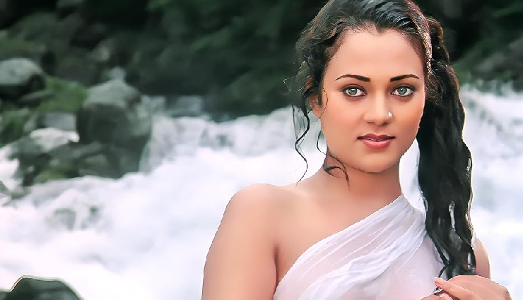 सेट पर नहीं होती थी वैनिटी वैन, खुले में बदलते थे कपड़े, एक्ट्रेस मंदाकिनी का छलका दर्द