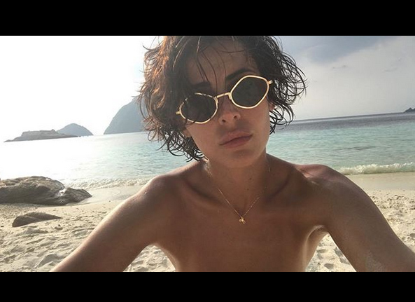 ex-bigg boss contestant,mandana karimi goes topless,mandana karimi hot pics,entertainment news