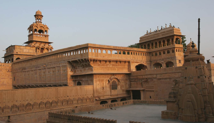 jaisalmer,hot tourist attraction destination,jaislmer tourist attractions,holidays,travel,holidays,india tourism