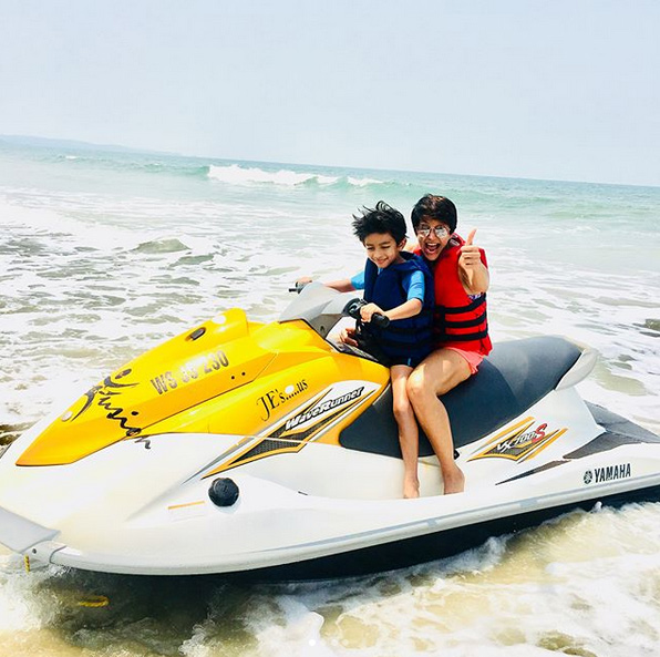 mandira bedi having fun with son,mnadira bedi,mandira bedi having fun with son pics,mandira bedi pics,mandira bedi in goa