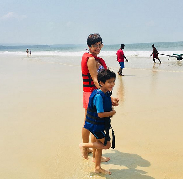 mandira bedi having fun with son,mnadira bedi,mandira bedi having fun with son pics,mandira bedi pics,mandira bedi in goa