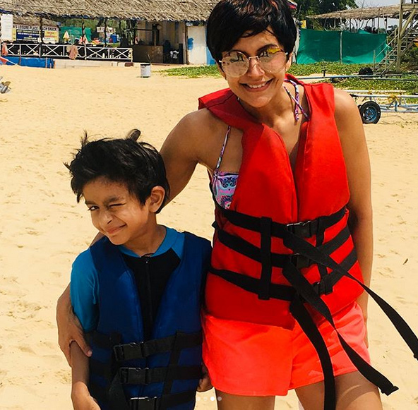 mandira bedi having fun with son,mnadira bedi,mandira bedi having fun with son pics,mandira bedi pics,mandira bedi in goa