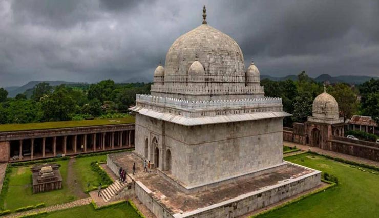 tourist places,indian tourist places,madhya pradesh tourist places,monsoon tourist places