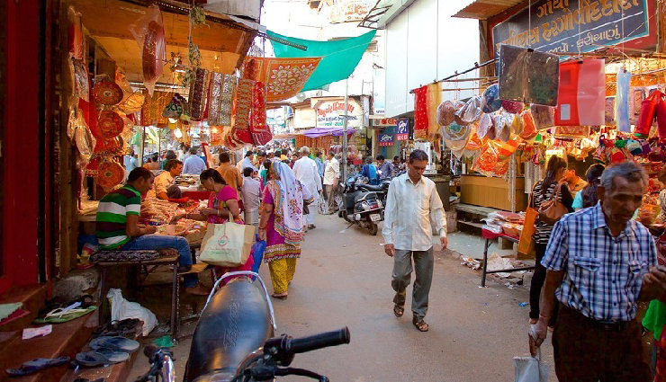 gujarat shopping destinations,best markets in gujarat,top places to shop in gujarat,gujarat shopping guide,unique markets in gujarat,traditional shopping in gujarat,famous shopping streets in gujarat,gujarat handicrafts shopping,vibrant bazaars in gujarat,gujarat shopping experiences,ahmedabad shopping spots,shopping malls in gujarat,gujarat street markets,antique shopping in gujarat,ethnic shopping in gujarat