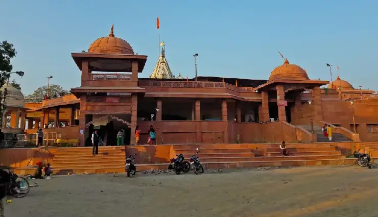 madhya pradesh shiva temples,mahakaleshwar jyotirlinga,omkareshwar temple,shiva pilgrimage india,jyotirlinga temples,spiritual travel madhya pradesh,sacred sites india