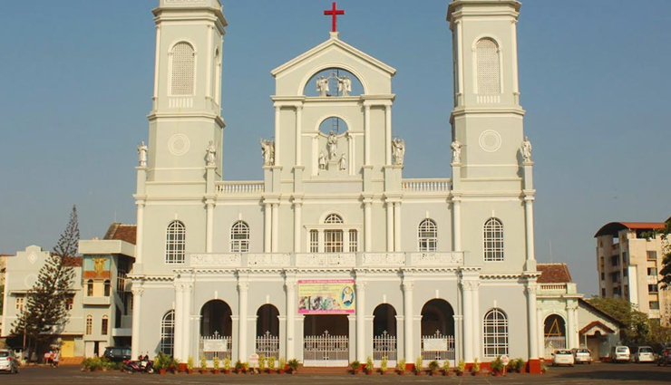 mangalore,places to visit in mangalore,mangaladevi temple,gokarnanatheshwara temple,panambur beach,milagres church,st aloysius chapel,our lady of rosary cathedral,saavira kambada basadi