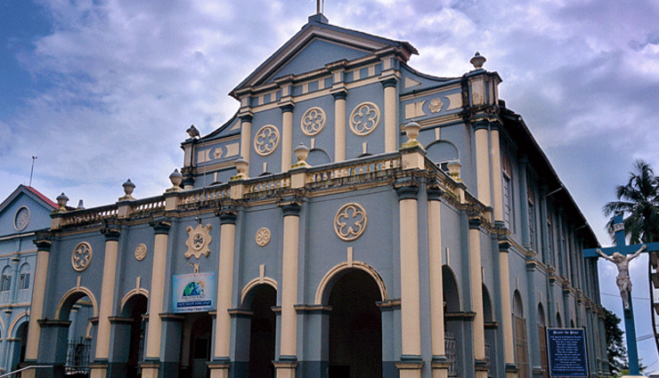 mangalore,places to visit in mangalore,mangaladevi temple,gokarnanatheshwara temple,panambur beach,milagres church,st aloysius chapel,our lady of rosary cathedral,saavira kambada basadi