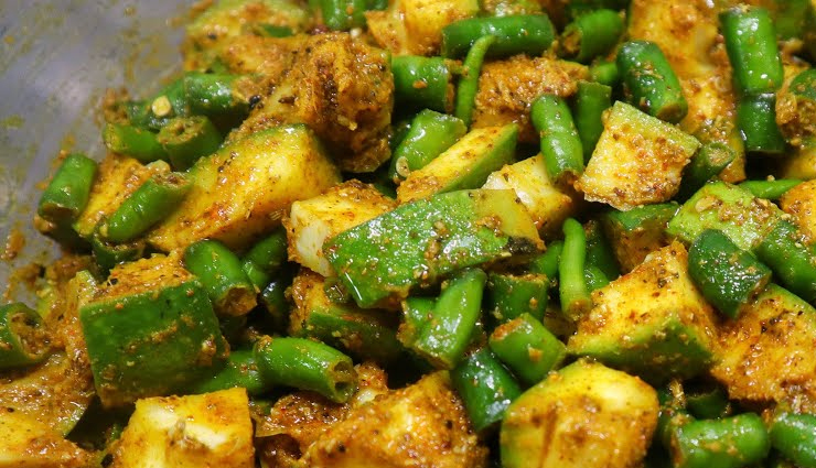 mango green chili pickle,mango green chili pickle recipes,pickles recipes,easy recipes,hunger struck,food,homemade pickles