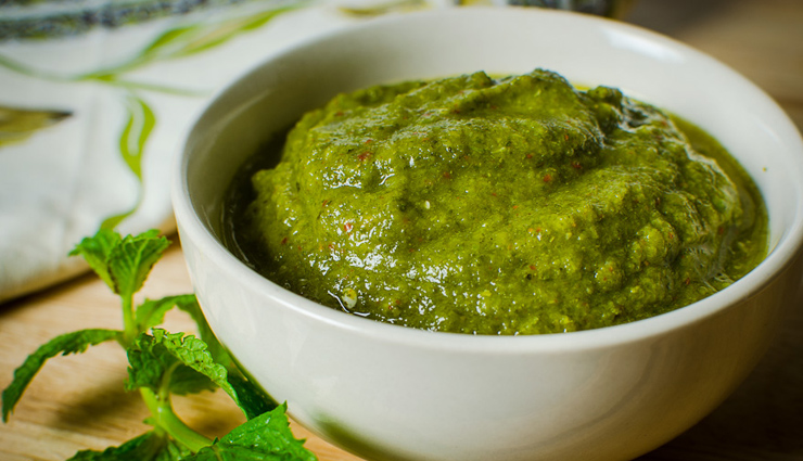 Recipe- Fresh and Peppery Mango Mint Chutney 