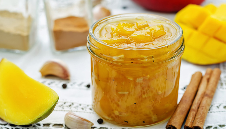 लॉकडाउन रेसिपी : सभी को पसंद आएगा कच्चे आम का खट्टा-मीठा मुरब्बा