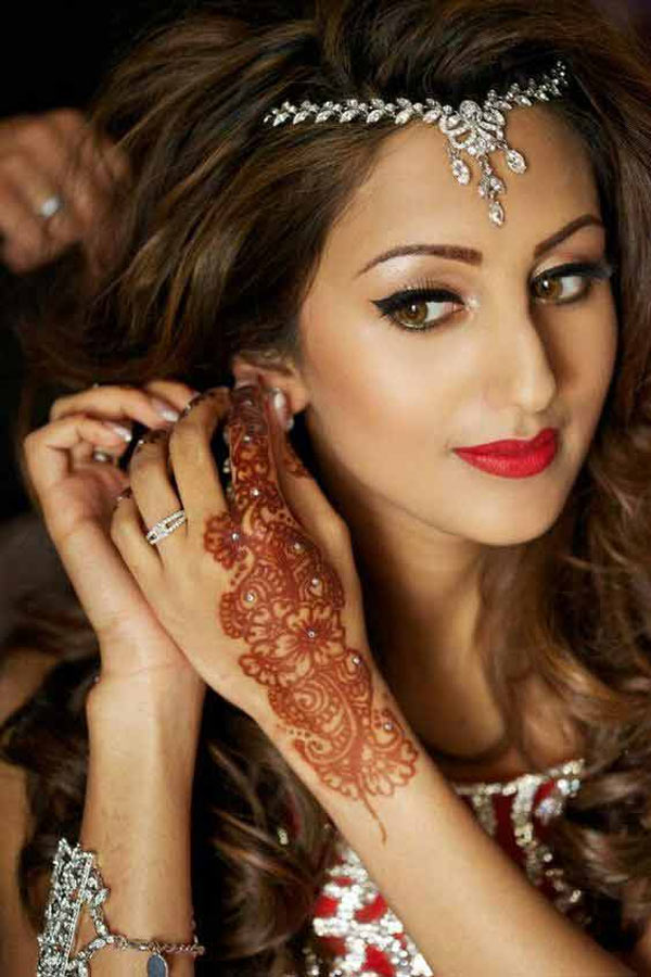 saree hairstyles,different hairstyles,fashion,trendy hairstyles