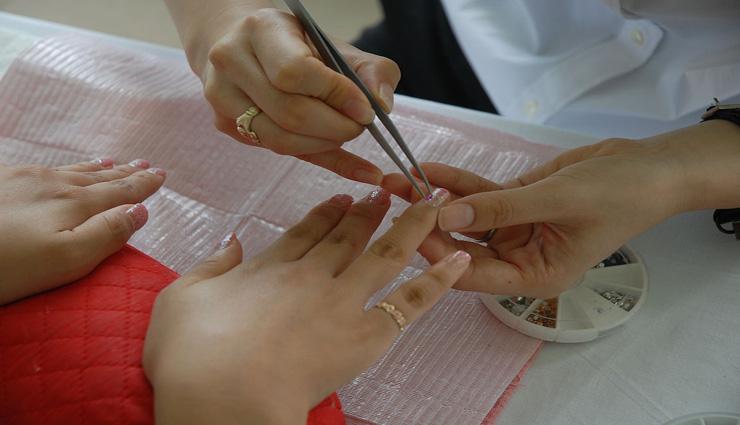 beauty tips,beauty tips in hindi,manicure,manicure mistakes. skincare tips