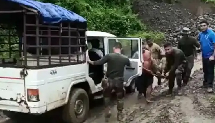 मणिपुर: लैंडस्लाइड में धंसा आर्मी कैंप, टेरिटोरियल आर्मी के 30 से 40 जवान मिट्टी में दबे