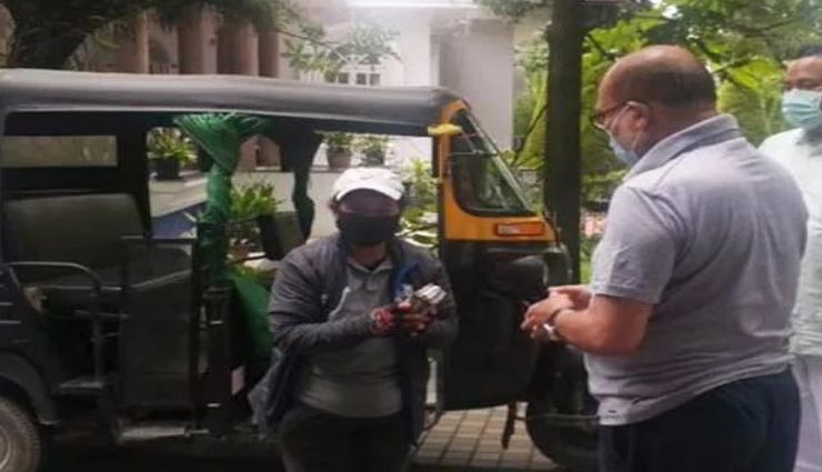 कोरोना से ठीक हुए मरीज के लिए महिला ऑटो ड्राइवर ने किया 8 घंटे का सफर, मुख्यमंत्री ने खुद दिया 1.10 लाख का इनाम weird news,weird incident,manipur woman auto driver,coronavirus
