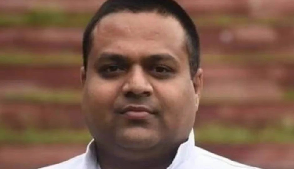 कांग्रेस के ‘भ्रष्टाचार पोस्टर’ ने INDIA गठबंधन में खींची दरार! अखिलेश यादव के करीबी ने उठाए सवाल