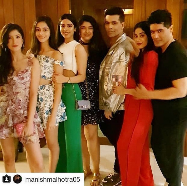manish malhotra bash,bollywood hottest divas,priyanka chopra,jhanvi kapoor,ara ali khan,khushi kapoor,shanaya,kapoor,kajol,sonakshi,kiara advani,vicky kaushal,bhumi pednekar,tiger shroff,tara sutaria,ananya,athiya shetty,karisma kapoor,aditya roy kapur,ishaan khatter,iulia vantur,nushrat bharucha,manushi chhillar,yami gautam,daisy shah,pooja hegde,pulkit samrat,rhea chakraborty