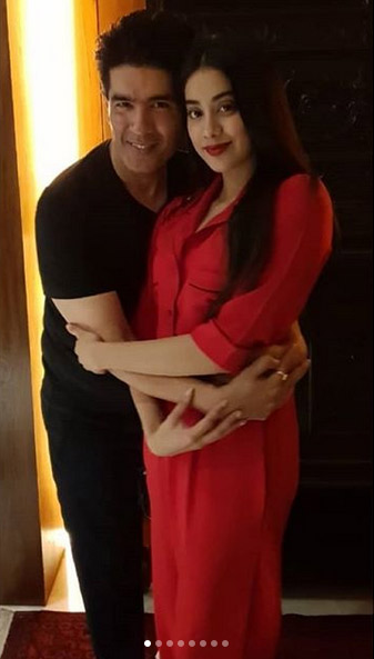 manish malhotra bash,bollywood hottest divas,priyanka chopra,jhanvi kapoor,ara ali khan,khushi kapoor,shanaya,kapoor,kajol,sonakshi,kiara advani,vicky kaushal,bhumi pednekar,tiger shroff,tara sutaria,ananya,athiya shetty,karisma kapoor,aditya roy kapur,ishaan khatter,iulia vantur,nushrat bharucha,manushi chhillar,yami gautam,daisy shah,pooja hegde,pulkit samrat,rhea chakraborty