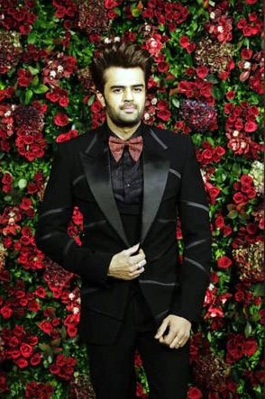 ब्लैक सूट में रणवीर और रेड गाउन में दीपिका, कमाल की लग रही थी इनकी जोड़ी, देखे तस्वीरें bollywood,deepika padukone,ranveer singh,deepika ranveer reception,deepika padukone reception party pics