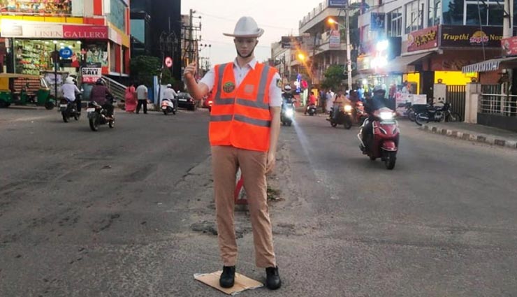 आखिर क्यों बेंगलुरु में ट्रैफिक पुलिस की जगह खड़े होंगे पुतले, जानें पूरा मामला weird news,weird idea,mannequins as traffic police,bengaluru news