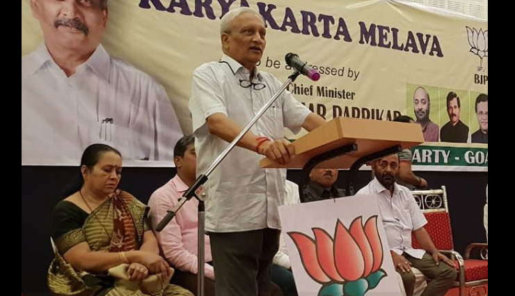 क्या मैं आर्मी से कहता कि सर्जिकल स्‍ट्राइक के लिए राहुल गांधी को साथ ले जाएं : मनोहर पर्रिकर