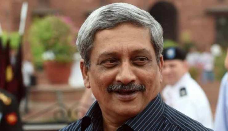 मनोहर पर्रिकर का घर बना हॉस्पिटल, कांग्रेस ने कहा - वह जीवित नहीं, बीजेपी भड़की